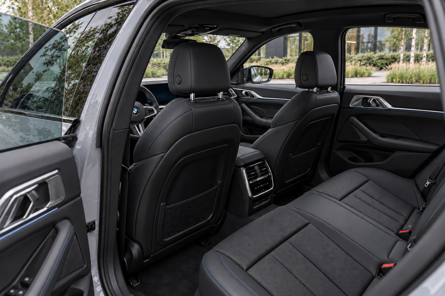 BMW i4 M50 — front seats