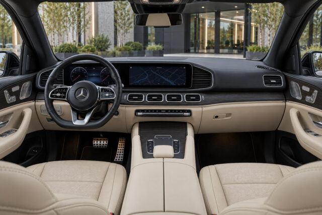 Mercedes-Benz GLE 450 4MATIC — cockpit