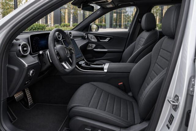 Mercedes-Benz C300e Estate — front seats