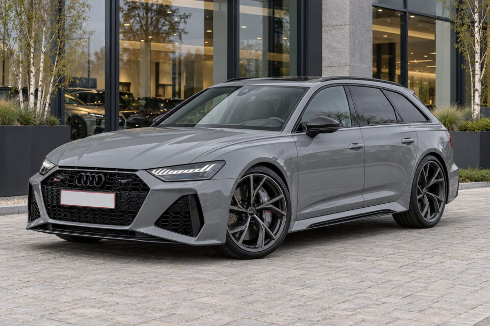 Audi RS6 Avant — front three-quarter view