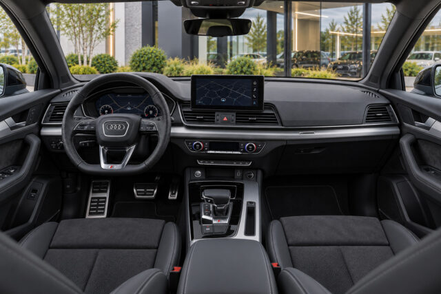 Audi Q5 55 TFSI e — cockpit