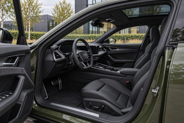 Audi e-tron GT quattro — front seats
