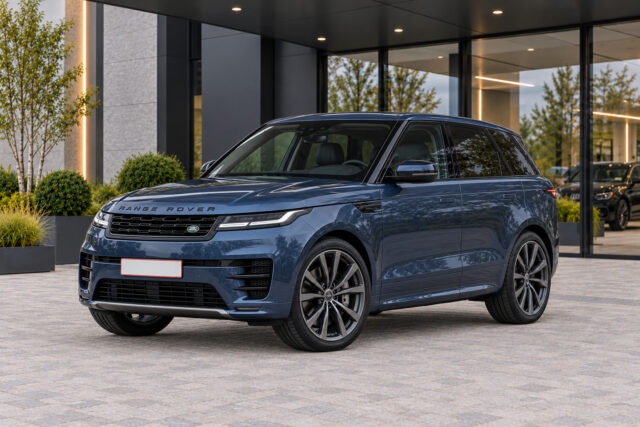 Range Rover Sport P440e — front three-quarter view