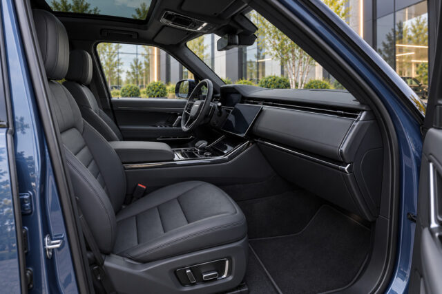 Range Rover Sport P440e — front seats