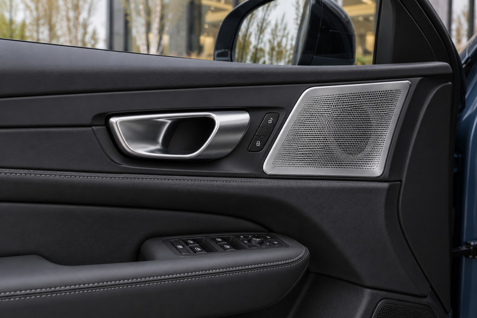 Volvo XC60 Recharge — Bowers & Wilkins door speaker