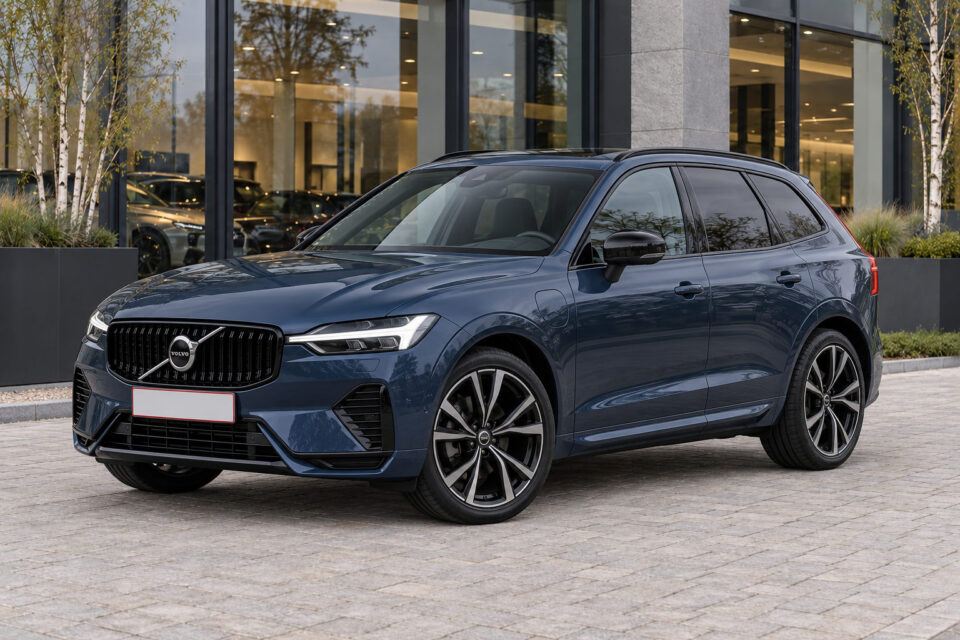 Volvo XC60 Recharge — front three-quarter view