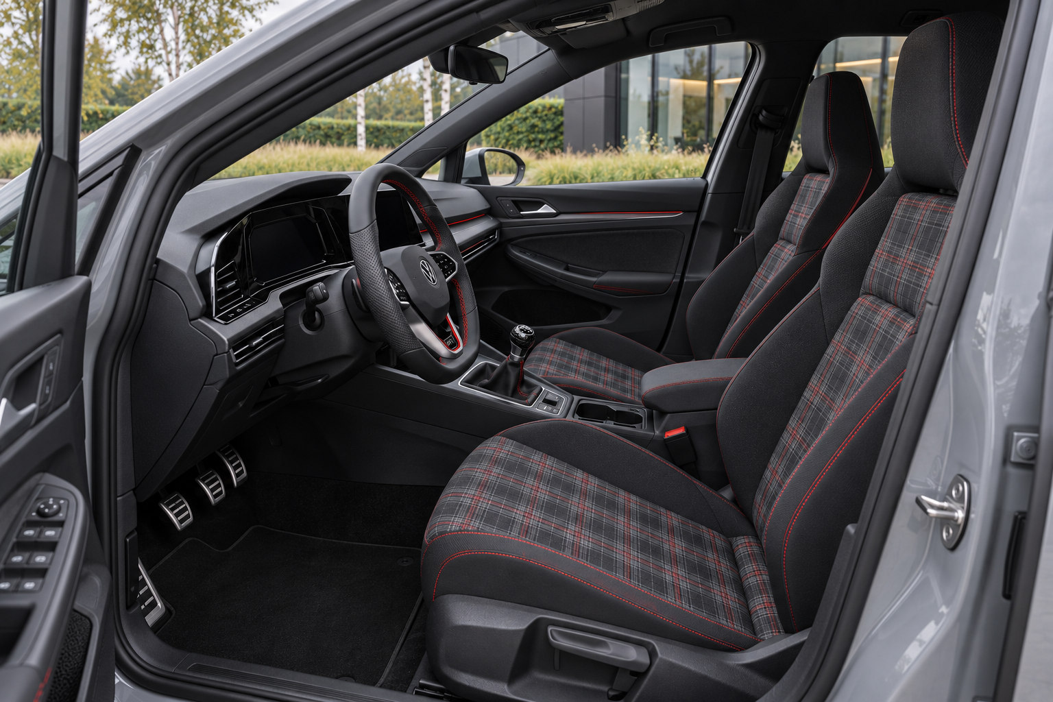 Volkswagen Golf GTI — front seats